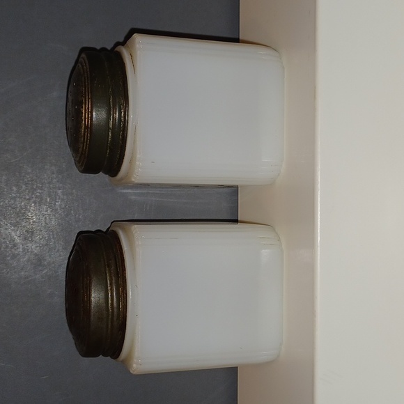 ORIGINAL Vintage Art Deco Milk Glass Basket Bouquet Salt & Pepper Shaker Set - Picture 2 of 11